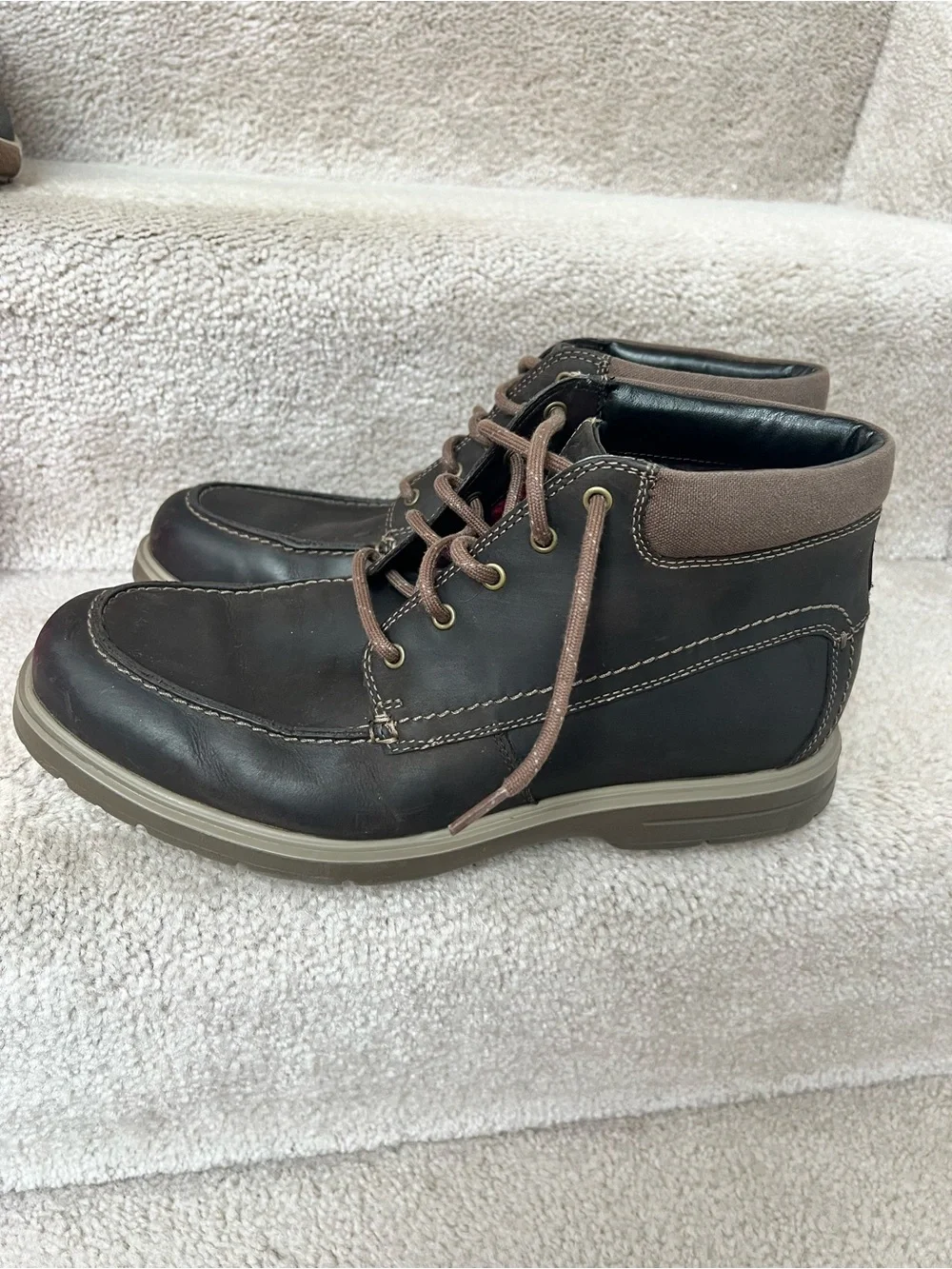 Clarks Men's Dark Brown Leather Chukka Boots w/ Tan Laces 10.5 Utility Workwear